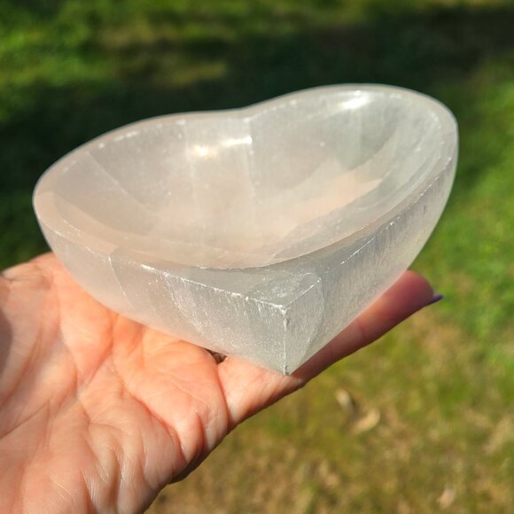 Selenite Crystal Cleansing Heart Bowl - Free 3 Surprise Crystals - Picture 7 of 7